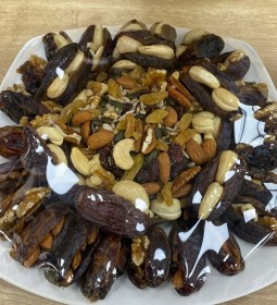 تمور بالمكسرات