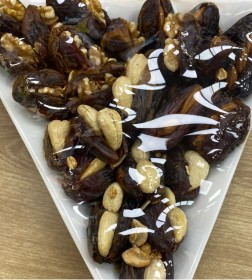 تمور بالمكسرات